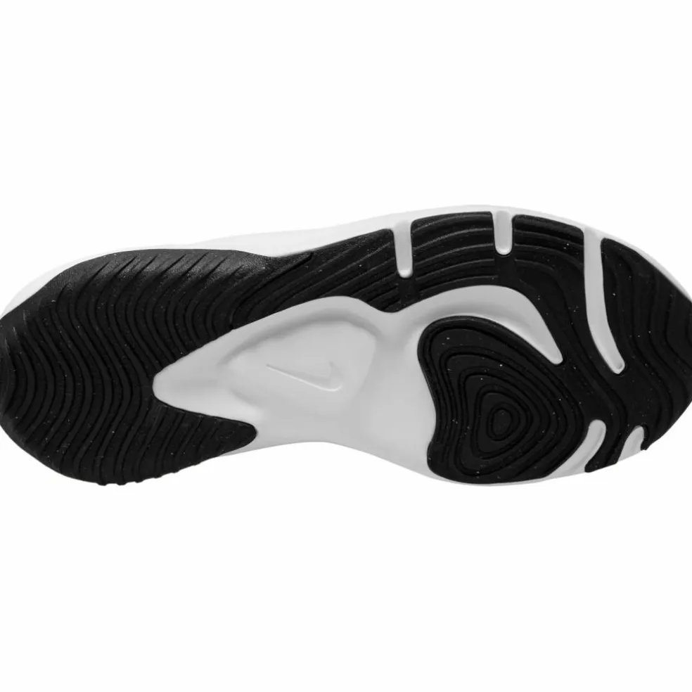 Nike · Legend Essential 3