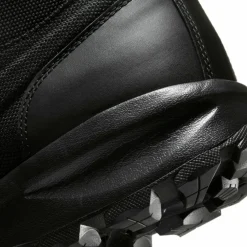 Nike · MANOA