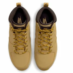 Nike · MANOA