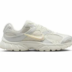 Nike · NIKE V5 RNR