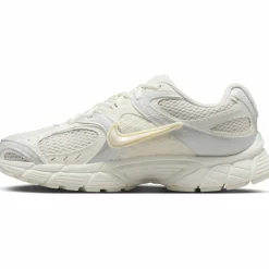 Nike · NIKE V5 RNR