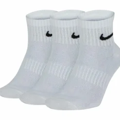 Nike · ONE QARTERS