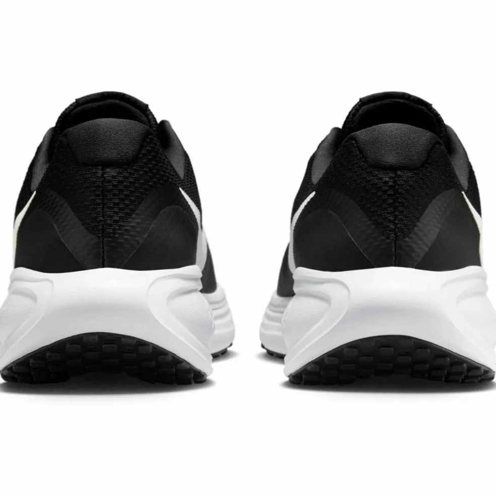 Nike · REVOLUTION 8