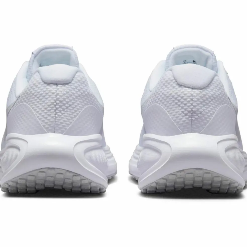 Nike · REVOLUTION 8