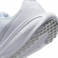 Nike · REVOLUTION 8