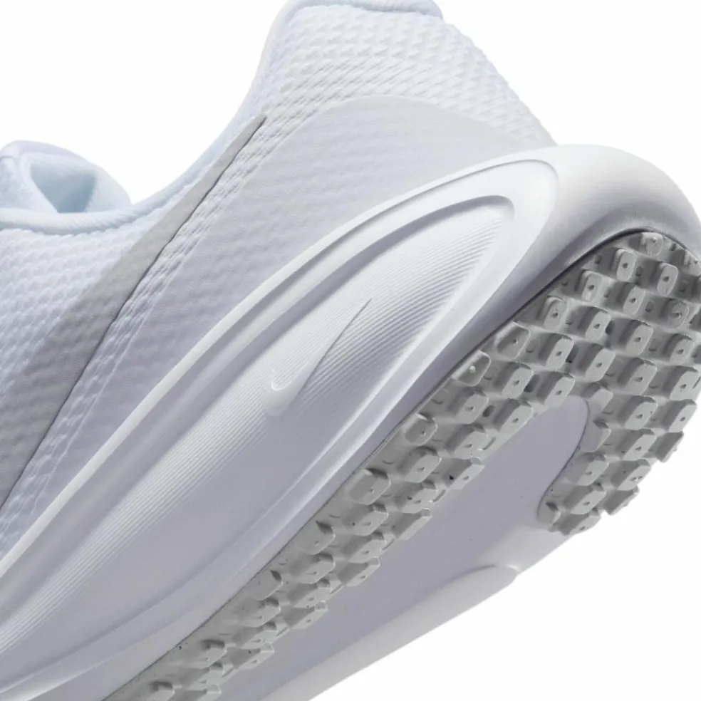 Nike · REVOLUTION 8