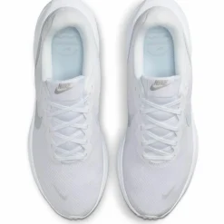 Nike · REVOLUTION 8