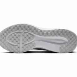 Nike · REVOLUTION 8