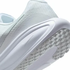 Nike · REVOLUTION 8