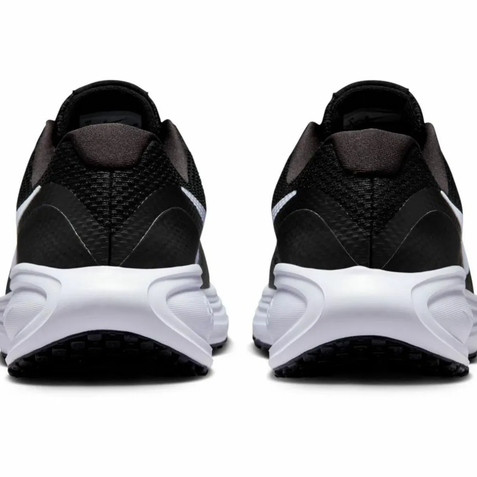 Nike · REVOLUTION 8