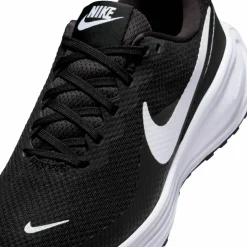 Nike · REVOLUTION 8