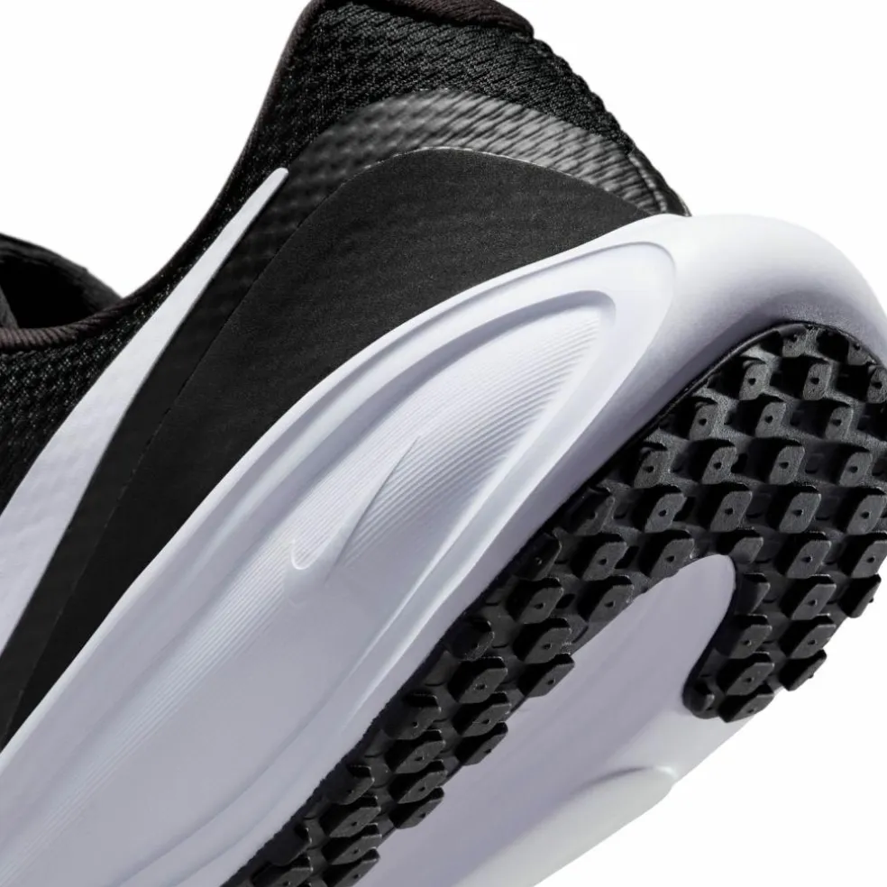 Nike · REVOLUTION 8