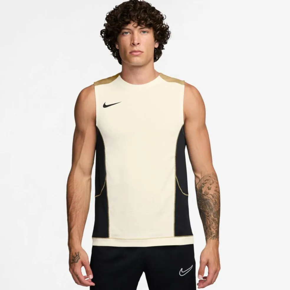 Nike · Strike-