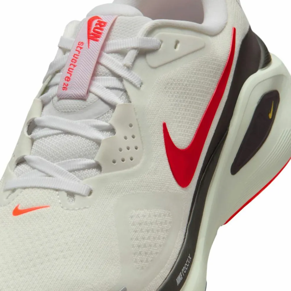 Nike · STRUCTURE 26
