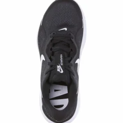 Nike · STRUCTURE 26