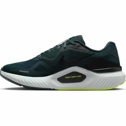 Nike · STRUCTURE 26