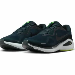 Nike · STRUCTURE 26