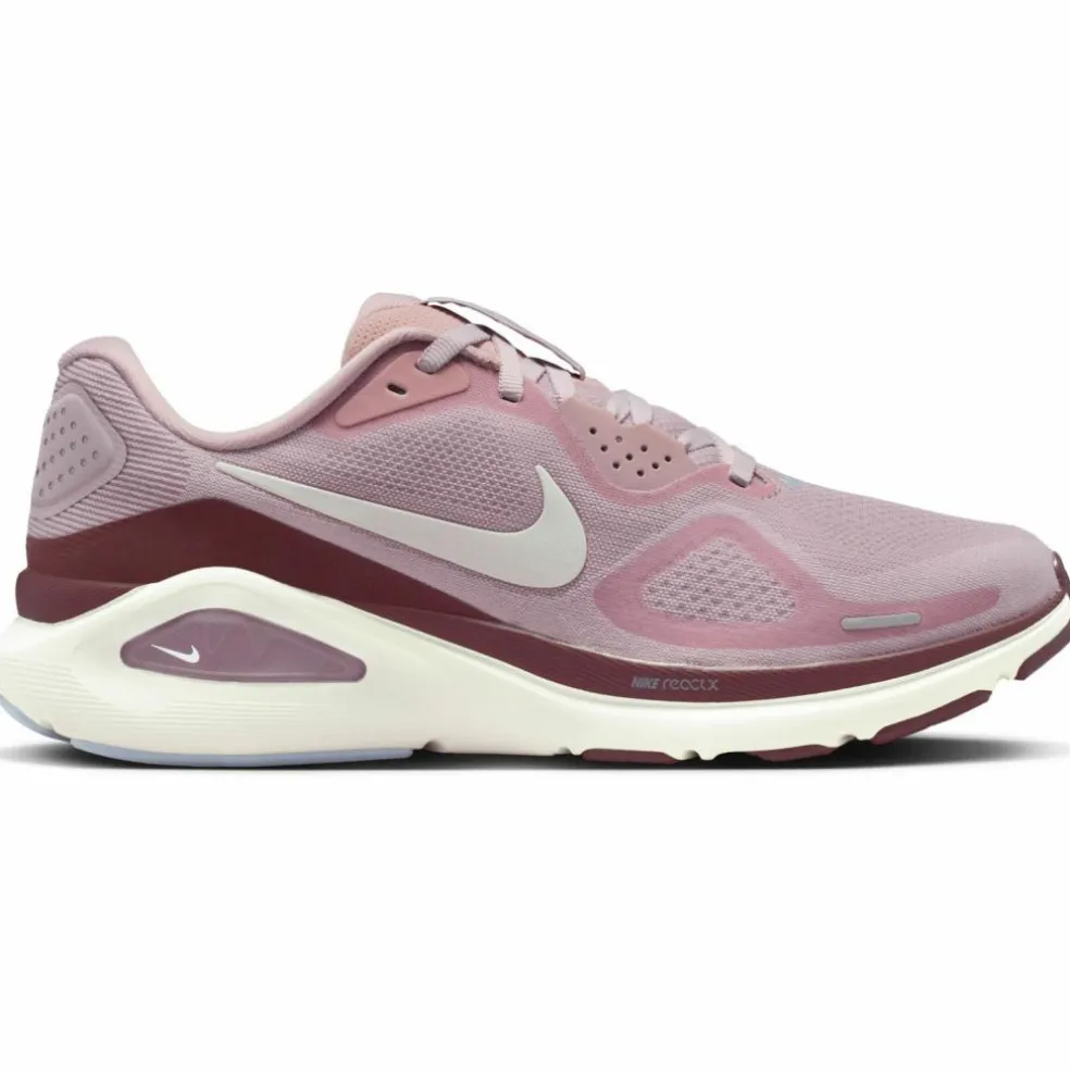 Nike · STRUCTURE 26