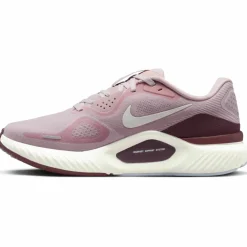Nike · STRUCTURE 26