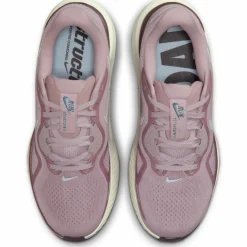 Nike · STRUCTURE 26