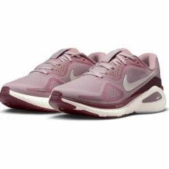 Nike · STRUCTURE 26