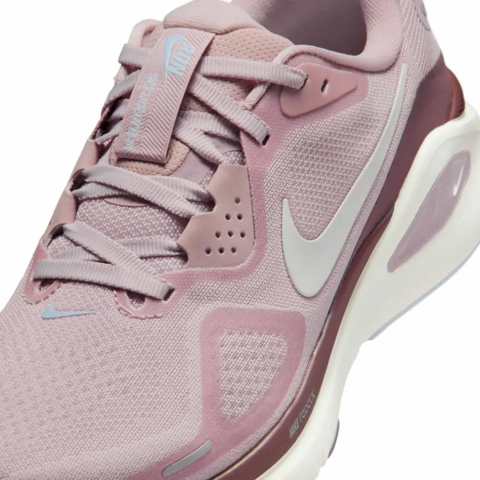Nike · STRUCTURE 26