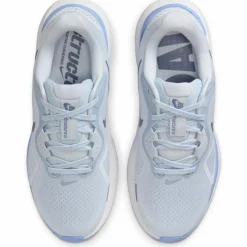Nike · STRUCTURE 26