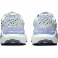 Nike · STRUCTURE 26