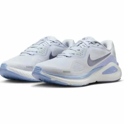 Nike · STRUCTURE 26