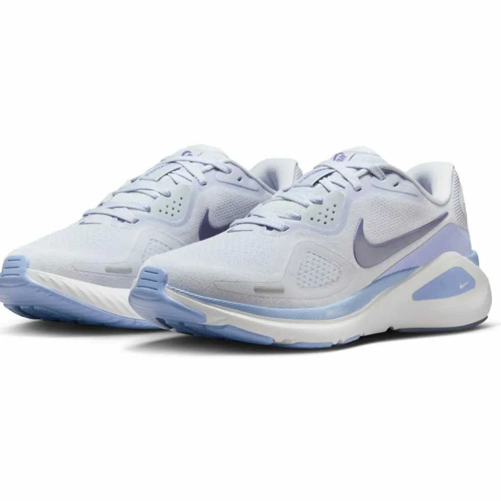 Nike · STRUCTURE 26