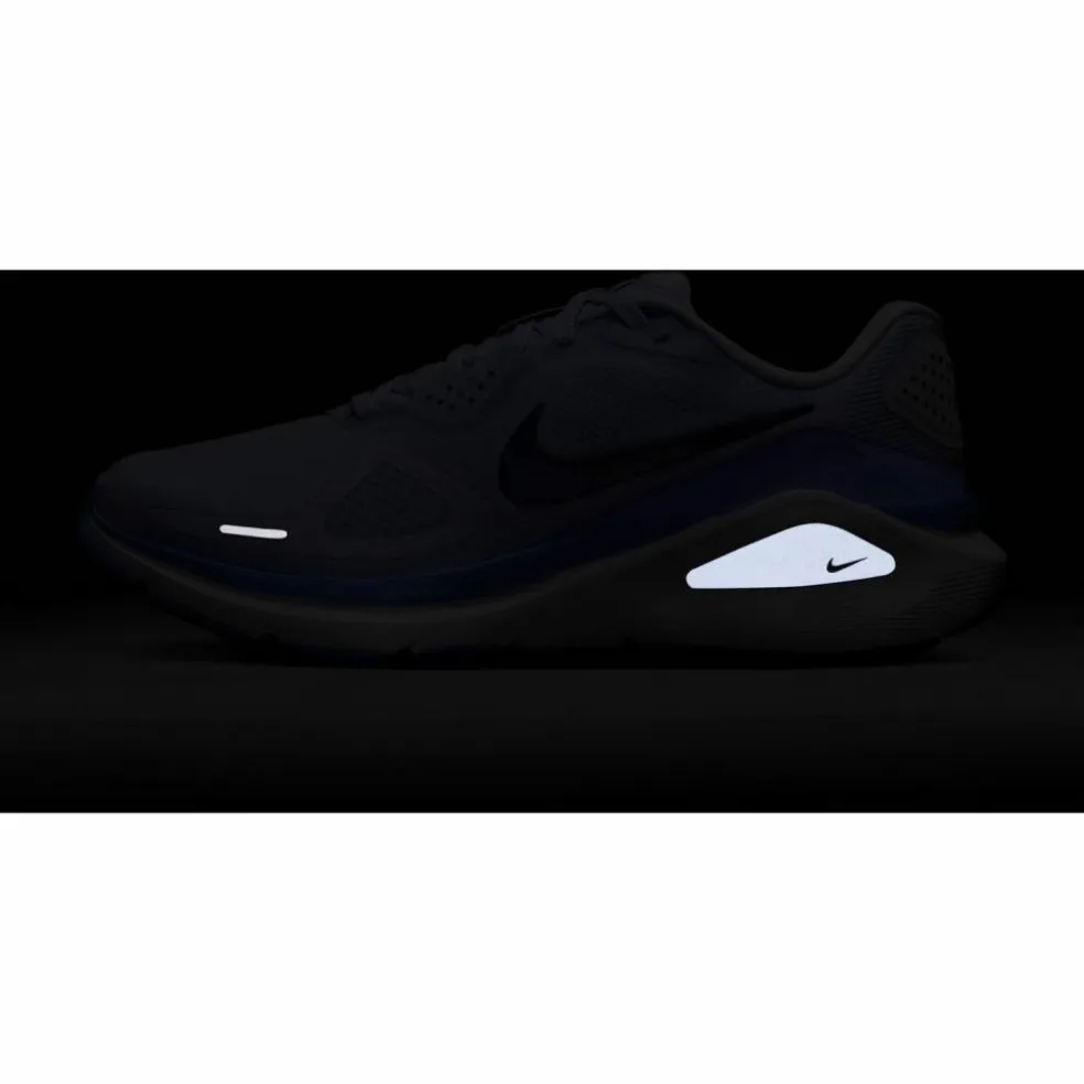 Nike · STRUCTURE 26