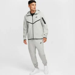 Nike · Tech Fleece