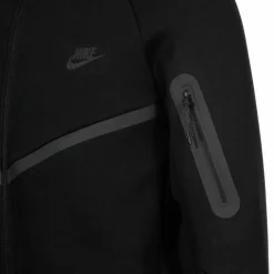 Nike · Tech Fleece