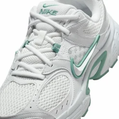 Nike · V5 RNR