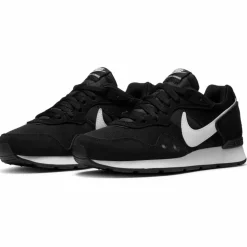 Nike · Venture Runner