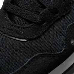 Nike · Venture Runner