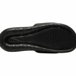 Nike · Victori One
