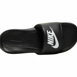 Nike · Victori One