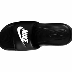 Nike · Victori One