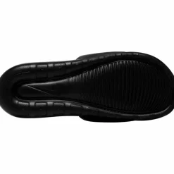 Nike · Victori One