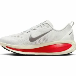 Nike · VOMERO 18