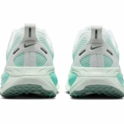 Nike · VOMERO 18