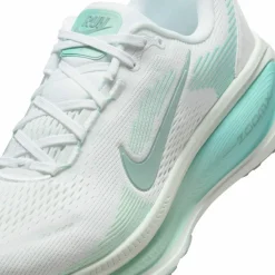Nike · VOMERO 18