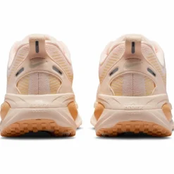 Nike · VOMERO 18