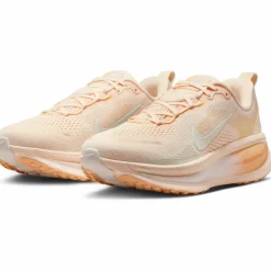 Nike · VOMERO 18