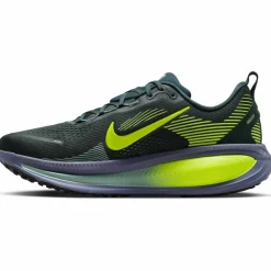 Nike · Vomero 18
