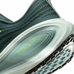 Nike · VOMERO PLUS