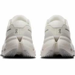 On · Cloudrunner 3 Wide