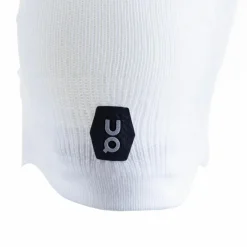 On · PERFORMANCE LOW SOCK W