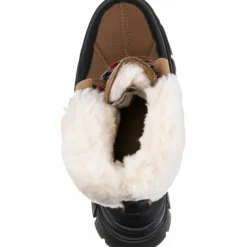 Ugg · Ashton Addie